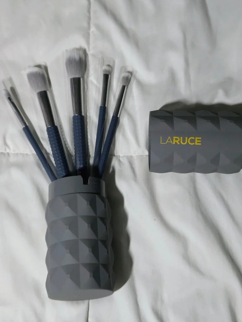 NWT LaRuce Beauty The Christine 5-Piece Makeup Brush Set & Grey Holder Case